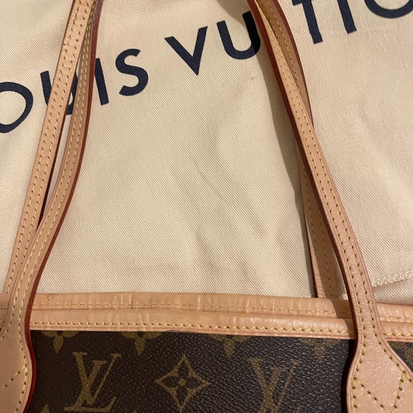 $1500 in Edmonton Louis Vuitton neverfull - Picture 2 of 11